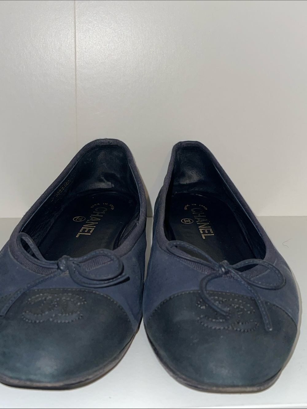 CHANEL Navy Leather Ballet Flats with Bow - Picture 9 of 16